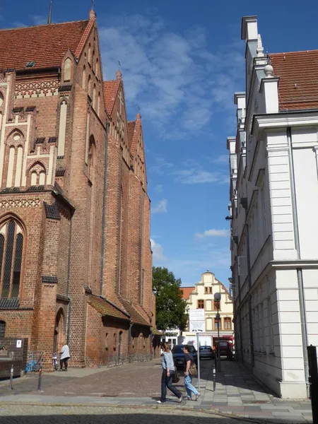 Scena Strada Guestrow Meclemburgo Pomerania Occidentale Germania Sulla Sinistra Chiesa — Foto Stock