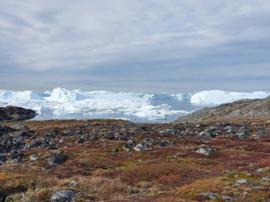 Grönland, Ilulissat yakınlarındaki eski Inuit yerleşim yeri Sermermiut yakınlarındaki Kanga Icefjord 'un bunaltıcı manzarası