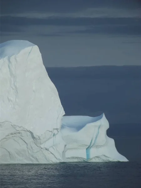 格陵兰Ilulissat附近迪斯科湾一座冰山的细节 — 图库照片