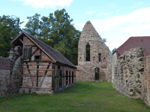 Руины Монастыря Линдоу Федеральная Земля Остланд Германия — стоковое фото