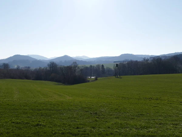 Sauerland manzarası sabah sisi, Kuzey Ren-Vestfalya, Almanya