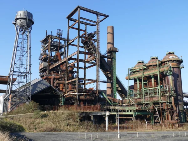 피닉스 발전소에 용광로의 폐허는 노르트라인베스트팔렌 도르트문트에 루트의 일부이다 — 스톡 사진