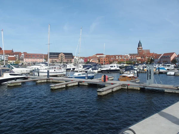 Blick Über Den Müritzhafen Auf Die Altstadt Von Waren Mecklenburg — Stockfoto