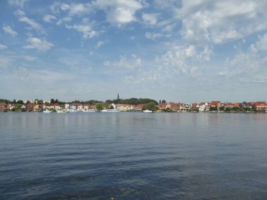 Malchow Gölü üzerinde Mecklenburg-Vorpommern, Almanya