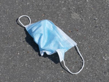 Sign of the corona pandemic, a lost mask