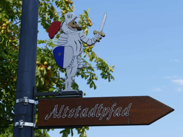 Signpost Historical City Tour Altstadtpfad Downtown Walk Eversberg North Rhine — стокове фото