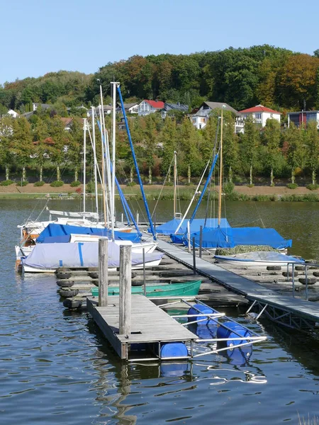 Jetty Sailing Boats First Basin Sorpe Lake North Rhine Westphalia — стоковое фото