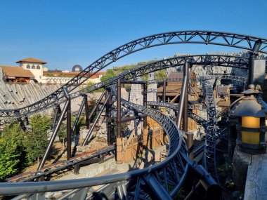 Lunaparkta hız treni Phantasialand, Kuzey Ren-Vestfalya,