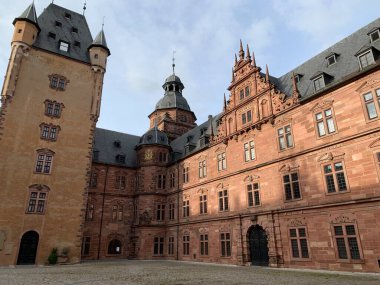 Aschaffenburg, Franconia, Bavyera, Franconia, Almanya 'daki Johannisburg Kalesi' nin iç avlusu.