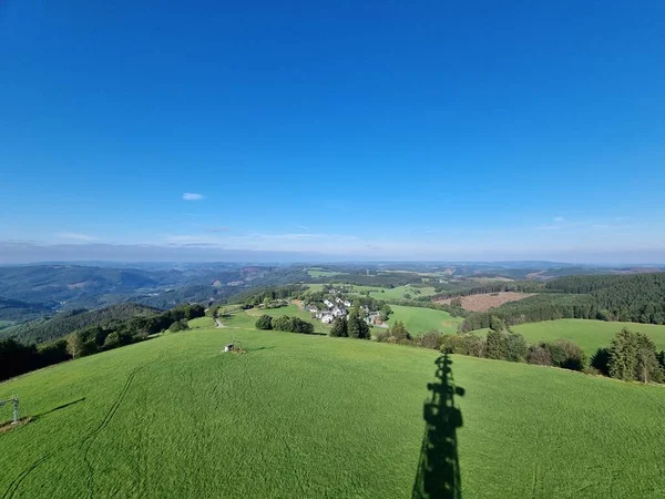 Schomberg Obce Wildewiese Směrem Lesům Horám Oblasti Sauerland Severní Porýní — Stock fotografie