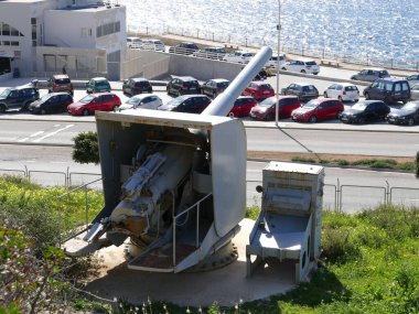 İspanya, Balearic Adaları, Palma, Mallorca, Castel Sant Carles 'ın önündeki bir sahil bataryasının ağır topları.