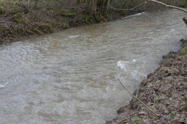 Şubat 2022 'de kuzey ve orta Almanya' da meydana gelen sağanak yağış ayrıca Sauerland 'da Hespe gibi küçük nehirlerin kabarmasına neden oldu.