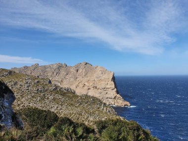 İspanya 'nın Balear Adaları, Mallorca, Mallorca, Cap Formentor' daki dağların ve denizin ezici doğası