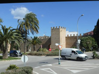 Alcudia, Mallorca, Balear Adaları, İspanya yol kavşağı ve şehir duvarı