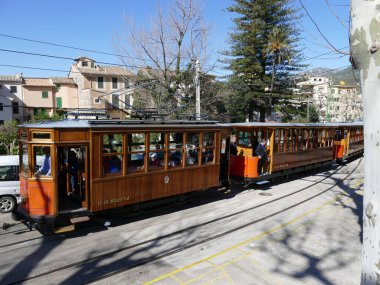 Soller, Mallorca 'daki Port de Soller tramvayına giden tarihi Soller treni, İspanya' nın Balear Adaları 'nda, Soller