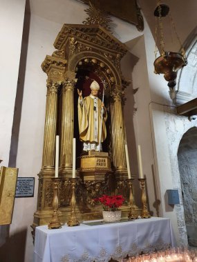 Papa 2. John Paul 'un heykeli ile sunak, Bakire Meryem' in Koruyucusu Sağlık Sığınağı, Palma, Mallorca, Balearic Adaları, İspanya