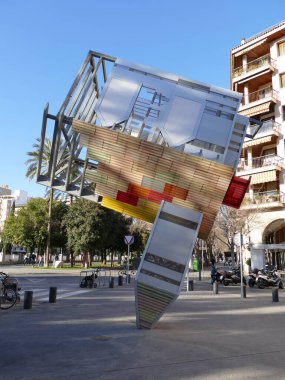 Palma, Mallorca, Balear Adaları, İspanya 'da baş aşağı bir kilisenin heykeli