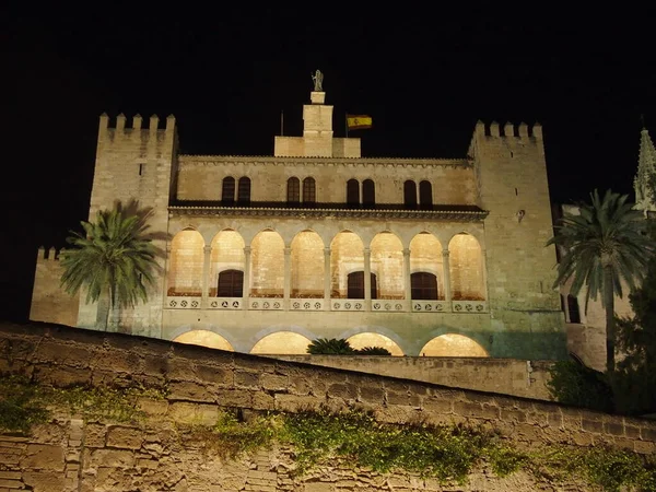 Дворец Альмудайна Пальме Балеарские Острова Испания Ночью — стоковое фото