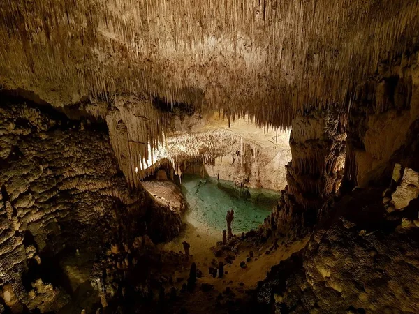Λίμνη Στην Περίφημη Σπήλαια Δράκου Κοντά Στο Πόρτο Κρίστο Μαγιόρκα — Φωτογραφία Αρχείου