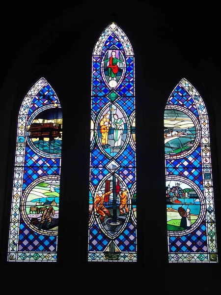 英国苏格兰设得兰群岛圣玛格丽特教堂和勒威克圣心教堂的玻璃窗 — 图库照片