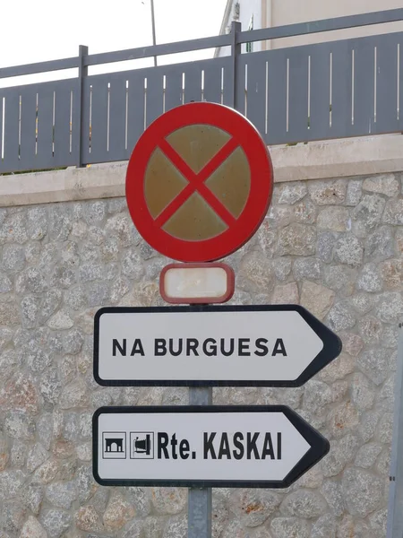 Parking Sign Indication Tourist Destinations Genova Mallorca Balearic Islands Spain — стокове фото