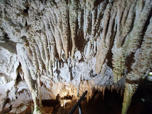 Освещенная Сталактитами Пещера Жирона Майорка Балеарские Острова Испания — стоковое фото