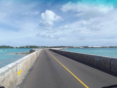 Bermuda, Grand Bermuda adasında yolu olan bir geçit.