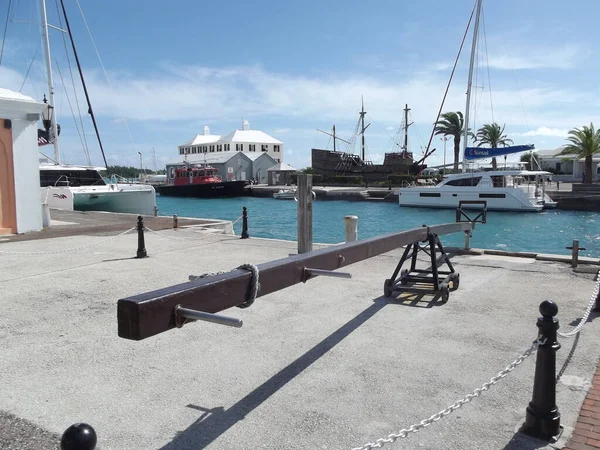百慕大大百慕大圣乔治市的 Ducking Stool 号船旨在惩罚那些把自己泡在水里说脏话的妇女 — 图库照片