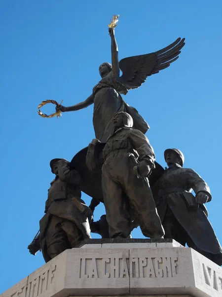 Partie Supérieure Monument Commémoratif Guerre Devant Mairie Cannes France — Photo