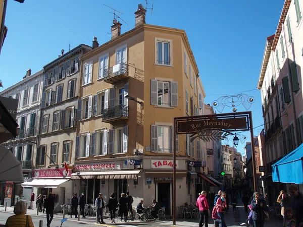 Straatscène Cannes Frankrijk Met Belangrijkste Winkelstraat Rue Meynadier Aan Rechterkant — Stockfoto