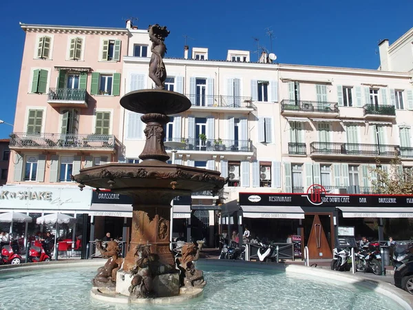 Brunnen Cafés Und Restaurants Cannes Frankreich — Stockfoto