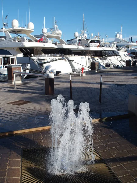 Fountain Yachts Harbor Cannes France — Stock Photo, Image