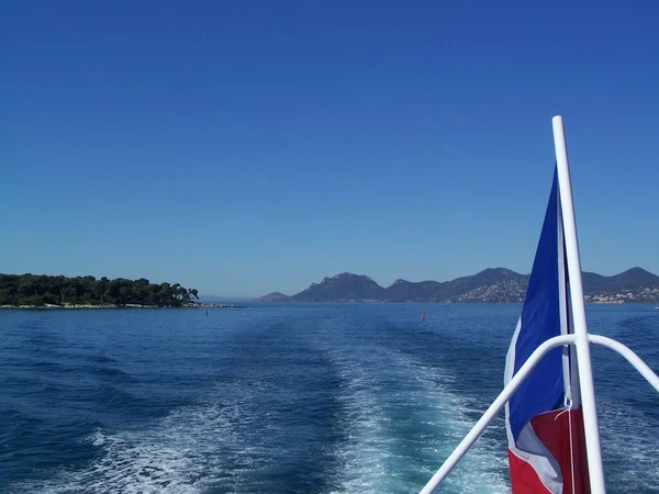 Tricolore Barco Cerca Cannes Francia — Foto de Stock