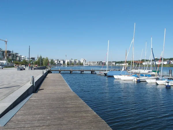 Små Segelbåtshamnar Vid Phoenix Lake Ett Renat Industriområde Dortmund Förorten — Stockfoto