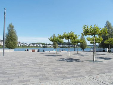 Hoerde 'nin Dortmund banliyösündeki Phoenix Gölü' ndeki platform, Kuzey Ren-Vestfalya, Almanya