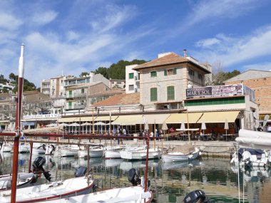 Port de Soller limanındaki restoran, Mallorca, Balearic Adaları, İspanya