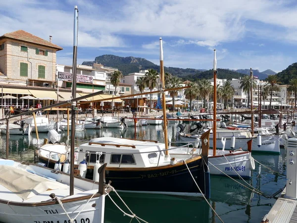 Sailing Boats Port Soller Harbour Mallorca Balearic Islands Spain Houses — Stock Photo, Image
