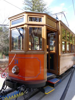 Soller, Mallorca, Balearic Adaları, İspanya 'daki Soller Limanı' na giden tarihi tramvayın vagonu.