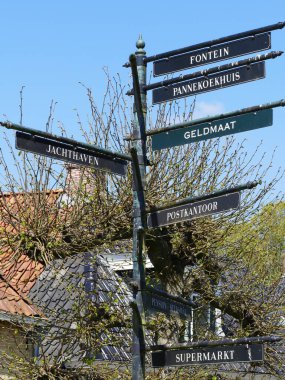 Hollanda (Hollanda) Sloten (Frizce) Sleat, Friesland, Hollanda 'da turist ve yerel halk için işaret direği