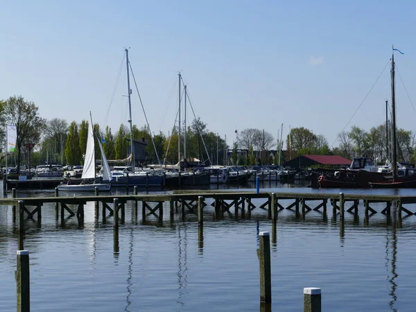 Marina Holenderskim Slotermeer Fryzyjskim Sleatermar Duże Jezioro Niedaleko Bałka Friesland — Zdjęcie stockowe