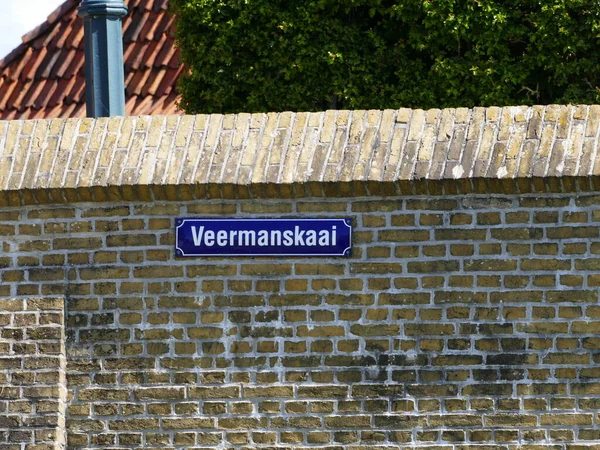 Veermanskaai Bordje Een Muur Bij Een Grachtbrug Sloten Friesland Sleat — Stockfoto