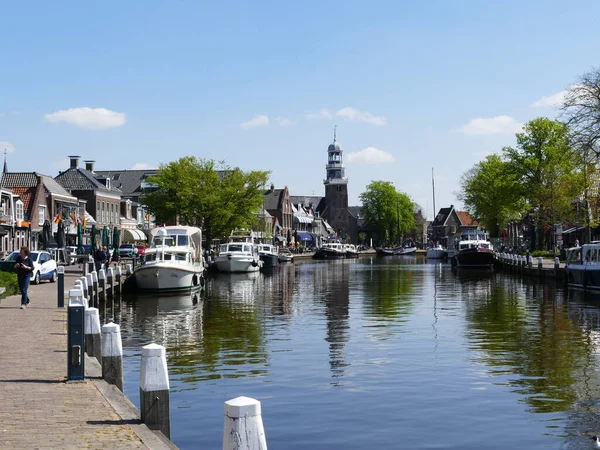 Amplio Canal Que Corre Través Lemmer Frisia Lemmer Ciudad Portuaria —  Fotos de Stock