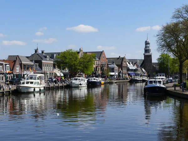 Amplio Canal Que Corre Través Lemmer Frisia Lemmer Ciudad Portuaria — Foto de Stock