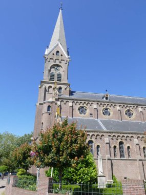 Warmenhuizen 'deki Neo-Romanesk Katolik Ursula Kilisesi, Kuzey Hollanda, Hollanda