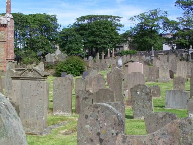 Kirkwall, Orkney Adaları, İskoçya 'daki St. Magnus Katedrali' nin yanındaki eski mezarlık.