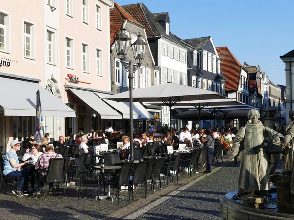 Εστιατόρια Και Καφετέριες Στην Πλατεία Του Δημαρχείου Lippstadt Βόρεια Ρηνανία — Φωτογραφία Αρχείου