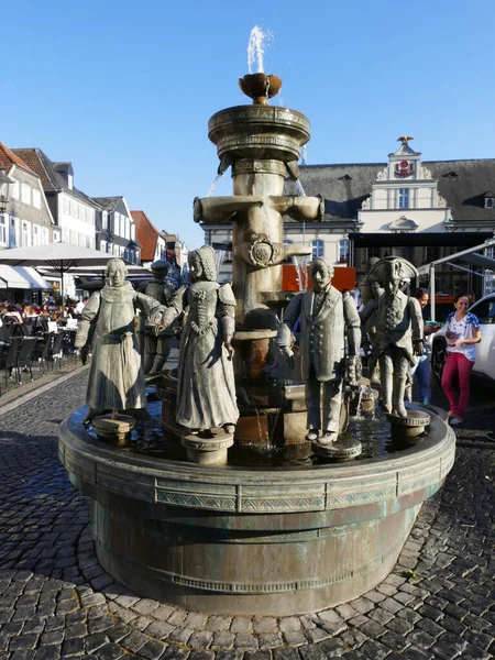 Σιντριβάνι Buergerbrunnen Στην Πλατεία Του Δημαρχείου Στο Lippstadt Βόρεια Ρηνανία — Φωτογραφία Αρχείου
