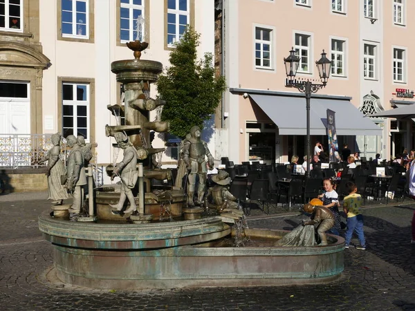 Σιντριβάνι Buergerbrunnen Στην Πλατεία Του Δημαρχείου Στο Lippstadt Βόρεια Ρηνανία — Φωτογραφία Αρχείου
