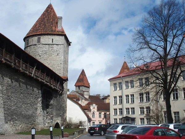 Landskap Tallinn Estland Med Inre Del Stadsmuren Till Vänster — Stockfoto