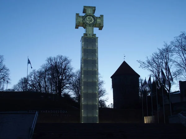 Cruz Liberdade Praça Vadabuse Vaeljak Tallinn Estónia Noite — Fotografia de Stock